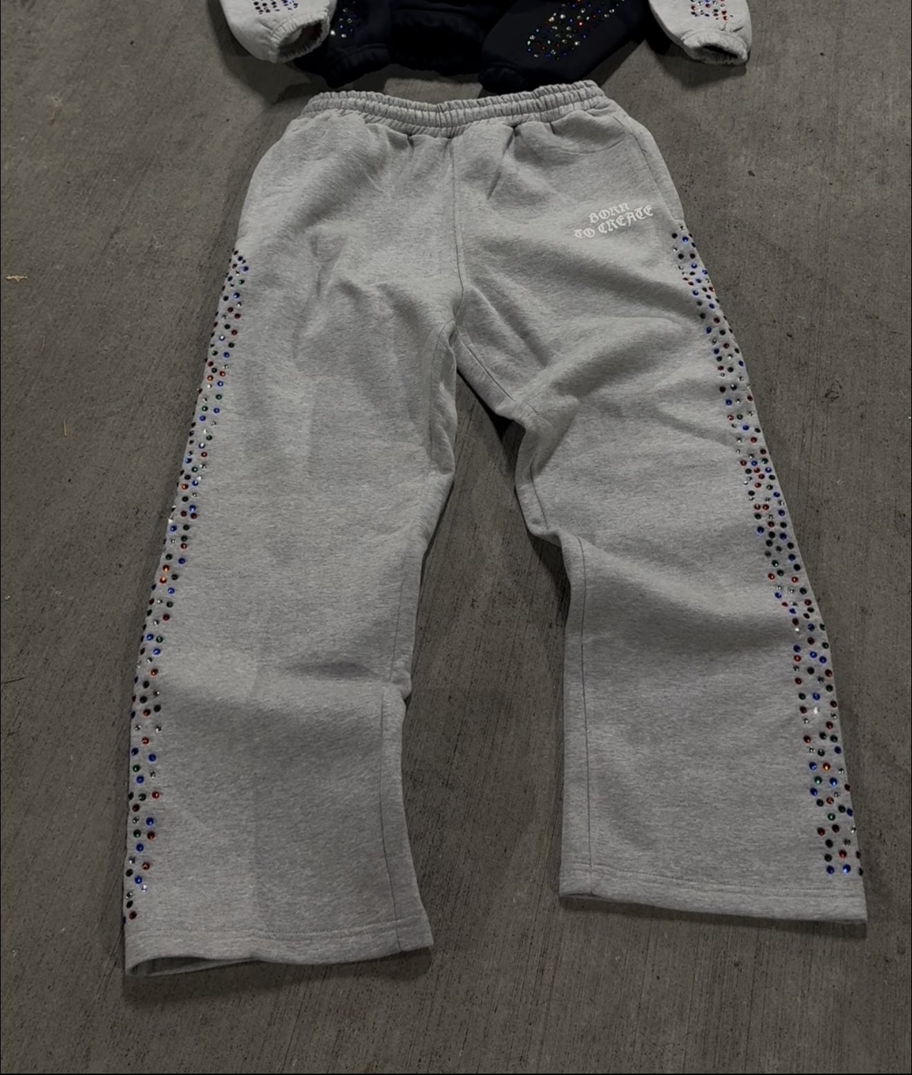 BORN TO CREATE Sweats